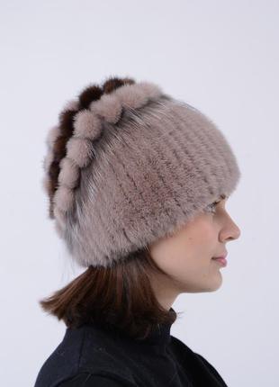 Женская вязаная шапка из меха норки с аппликацией в виде петель3 фото