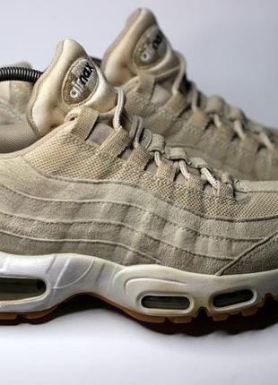 Стильные кроссовки