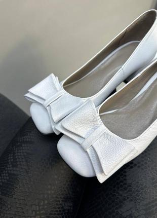 Эксклюзивные туфли из натуральной итальянской кожи и замша женские на каблуке с бантиком8 фото
