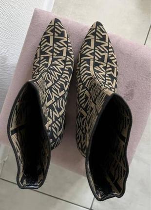 Сапоги ботильоны с монограммой mohito ботинки носки резинки4 фото