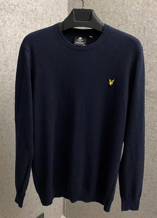 Синий свитер от бренда lyle&scott