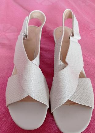 Босоножки от clarks.