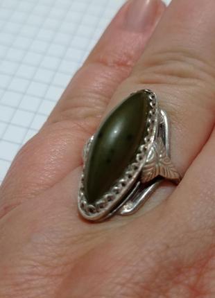 Серебряное кольцо нефритом, 18 размер9 фото