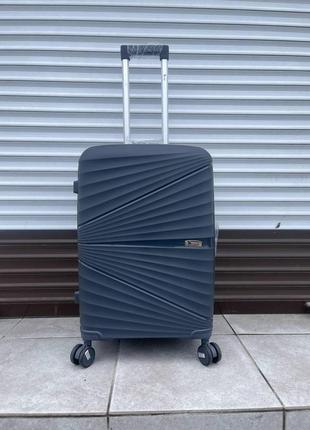 Дорожный чемодан из полипропилена средний