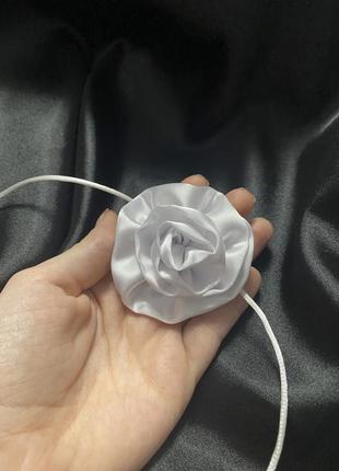 Роза чокер
