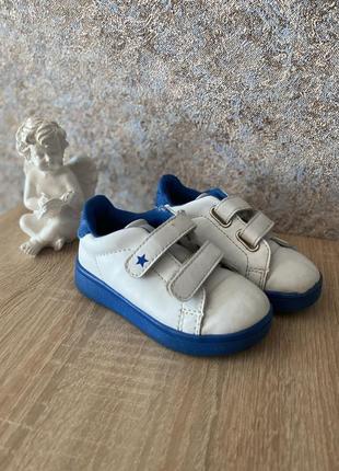 Кроссовки р 22