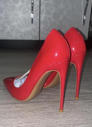 Женские красные лаковые туфли5 фото