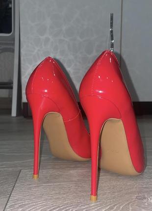 Женские красные лаковые туфли6 фото