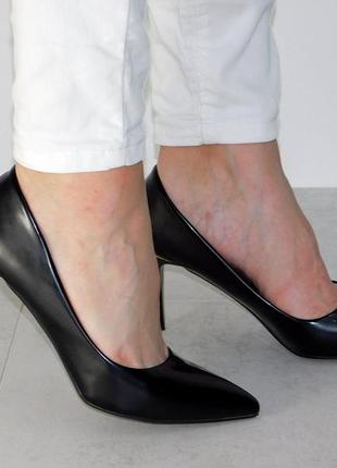 Черные туфли лодочки на небольшой шпильке женские классика6 фото