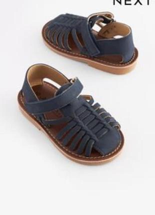 Нові сандалі