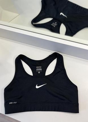 Спортивный топ nike