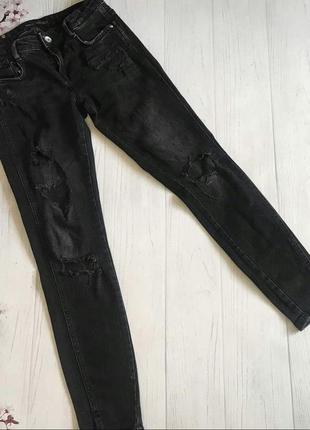 Джинси з протертостями модні від zara