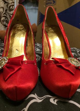 Apple bottoms красные дизайнерские атласные туфли 25 см3 фото
