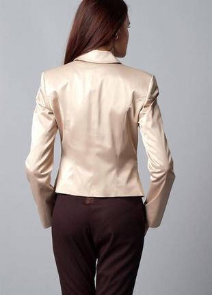 Очень стильный бежево-нюдовый пиджак для деловой девушки. новый2 фото