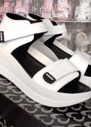 Жіночі шкіряні босоніжки сандалії білі на платформі3 фото