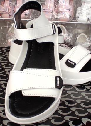 Жіночі шкіряні босоніжки сандалії білі на платформі5 фото