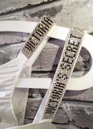 Модний комплект жіночої білизни модель зі стразами