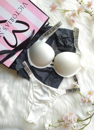 Модний комплект жіночої білизни модель зі стразами