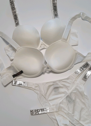 Модний комплект жіночої білизни модель зі стразами