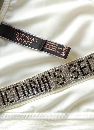 Модний комплект жіночої білизни модель зі стразами