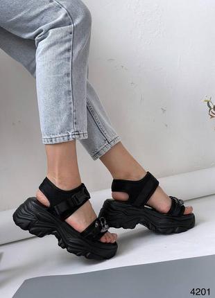 Босоніжки жіночі на платформі чорні з ланцюжками спортивні сандалі