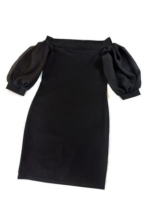 Черное платье с объемными рукавами