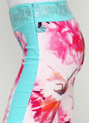 Шикарные брюки sassofono в цветочный принт! широкие лампасы+кружево!4 фото