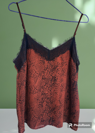 Легка базова  з мережевом майка з анімалістичним принтом топ блуза в білизняному стилі на бретелях від only з тваринним принтом