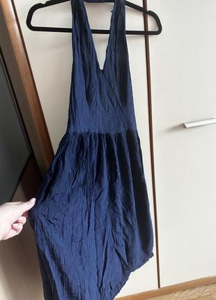 Продам платье с-м.с красивой обнаженной спинкой и шикарным декольте.длина меди