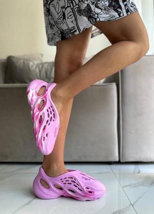 Шльопанці жіночі adidas foam runner / адідас