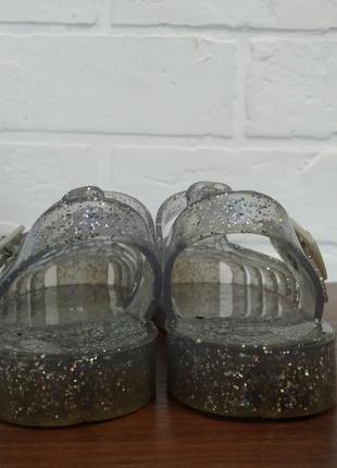 Желейні сріблясті босоніжки з блискітками гумові сандалі4 фото