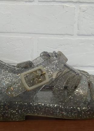 Желейні сріблясті босоніжки з блискітками гумові сандалі3 фото