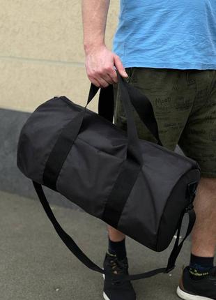 Спортивна сумка чорна з плечовим ременем унісекс1 фото