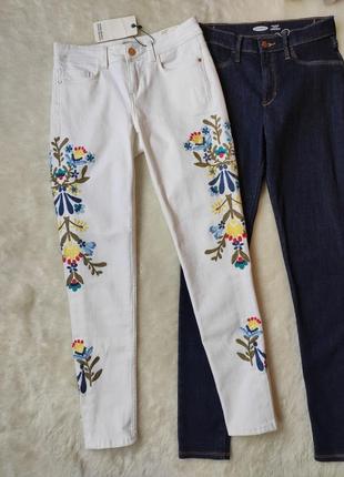 Белые джинсы скинни стрейч с цветочной вышивкой орнаментом кроп укороченные американки зара zara