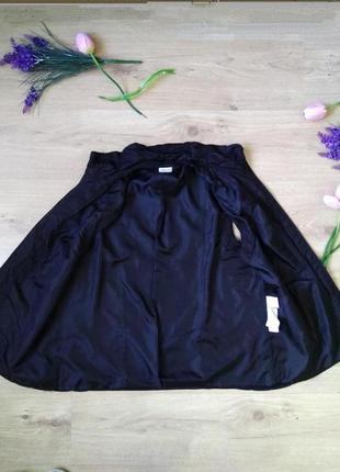 Комфортный чёрный жилет на молнии с драпировкой женская деми жилетка7 фото