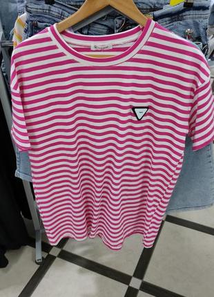 Футболка жіноча стильна тренд