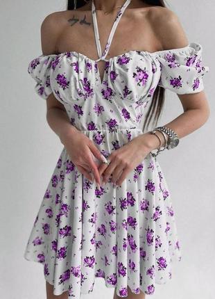 Платье в цветочный принт с открытыми плечами и завязкой на шее2 фото