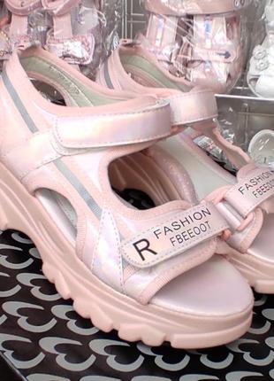 Розовые босоножки сандалии для девочки на платформе  блестящие модные1 фото