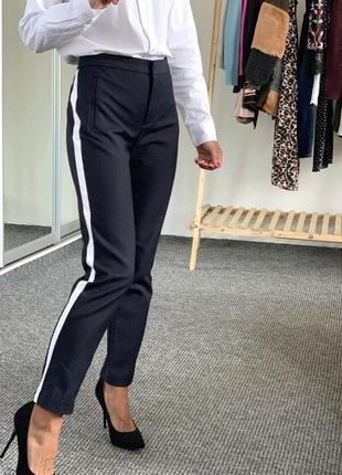 Брюки Zara с лампасами