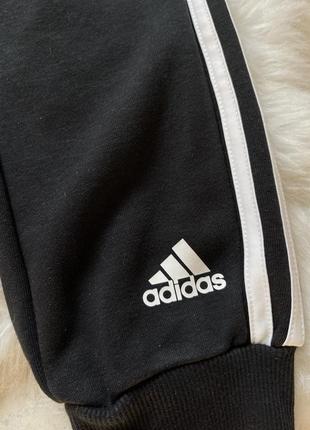 Спортивные коттоновые брюки adidas с полосками и лого внизу штанины4 фото