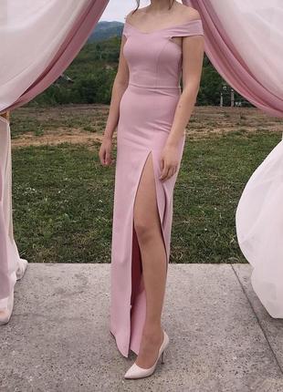 Платье с разрезом