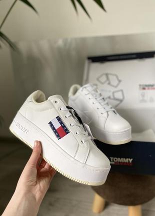 Кросівки шкіряні оригінал tommy hilfiger