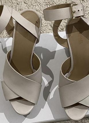 Босоножки michael kors 36 размер ( 23 см.)