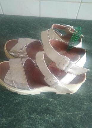 Босоножки женские
