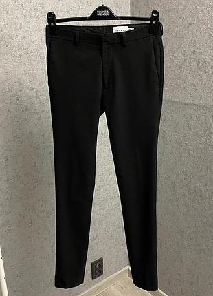 Черные брюки от бренда topman
