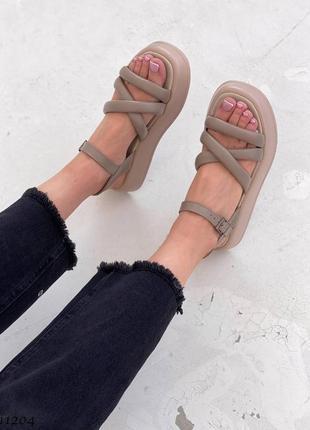 Босоножки кожаные