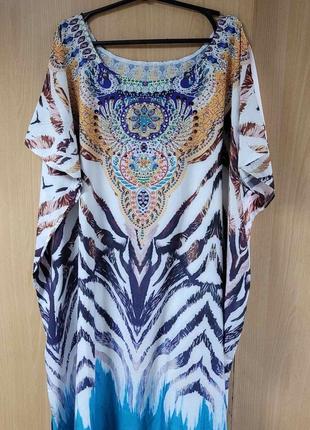 Длинное платье очень большое.