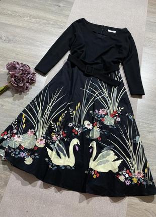 Новое! шикарное платье с красивым рисунком на коттоновой юбке.
