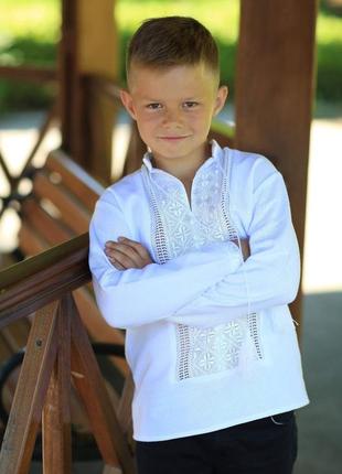 Рубашка вышиванка для мальчика белая по белому1 фото