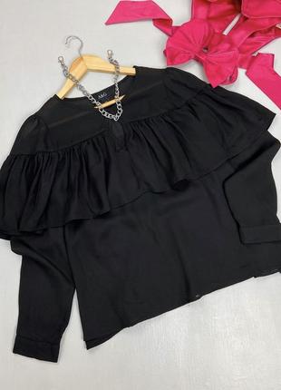 Шифонова чорна блуза із воланом